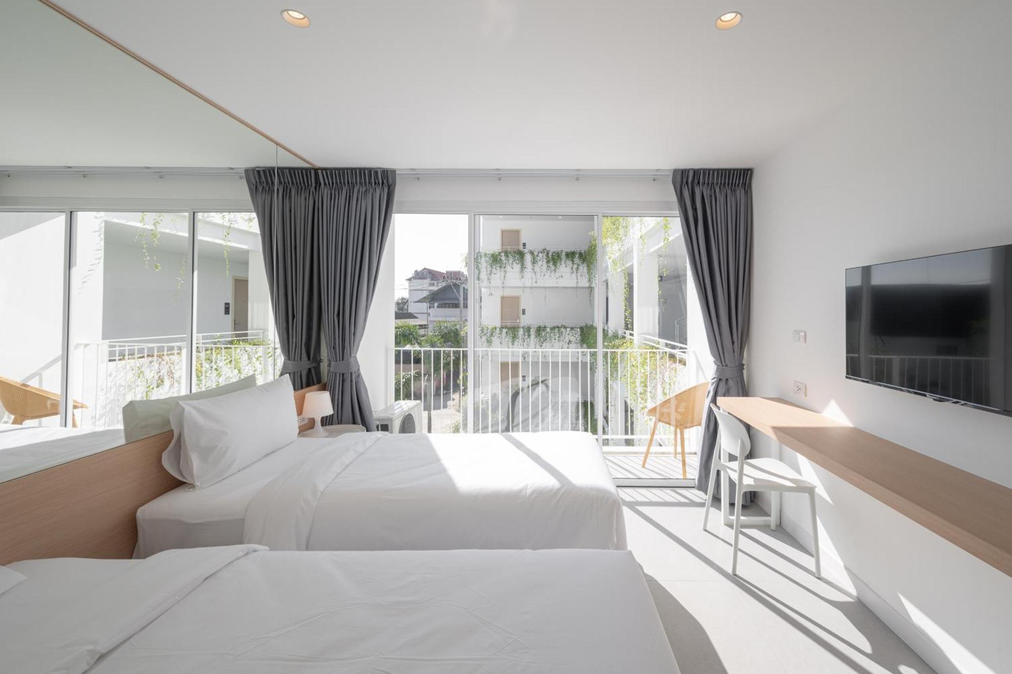 Lis Hotel Chiangmai Чиангмай Екстериор снимка
