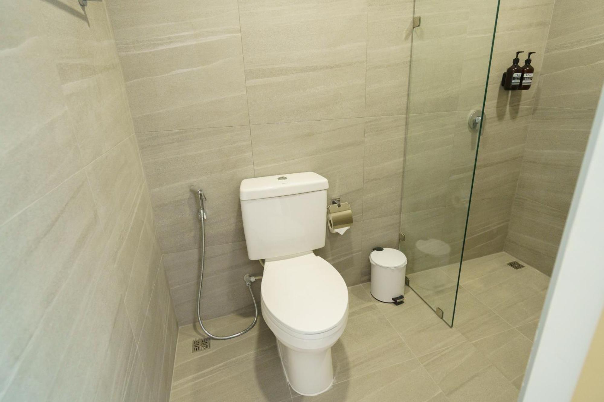 Lis Hotel Chiangmai Чиангмай Екстериор снимка