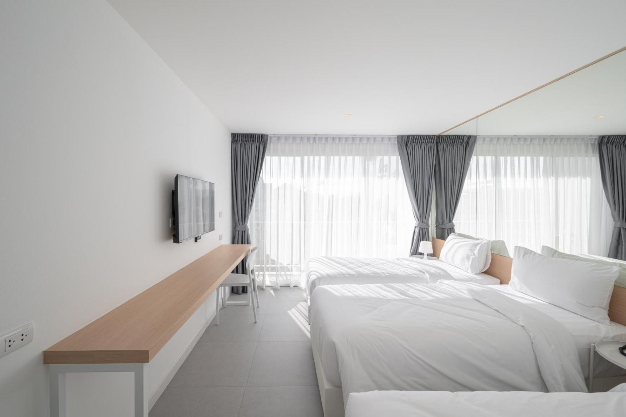 Lis Hotel Chiangmai Чиангмай Екстериор снимка