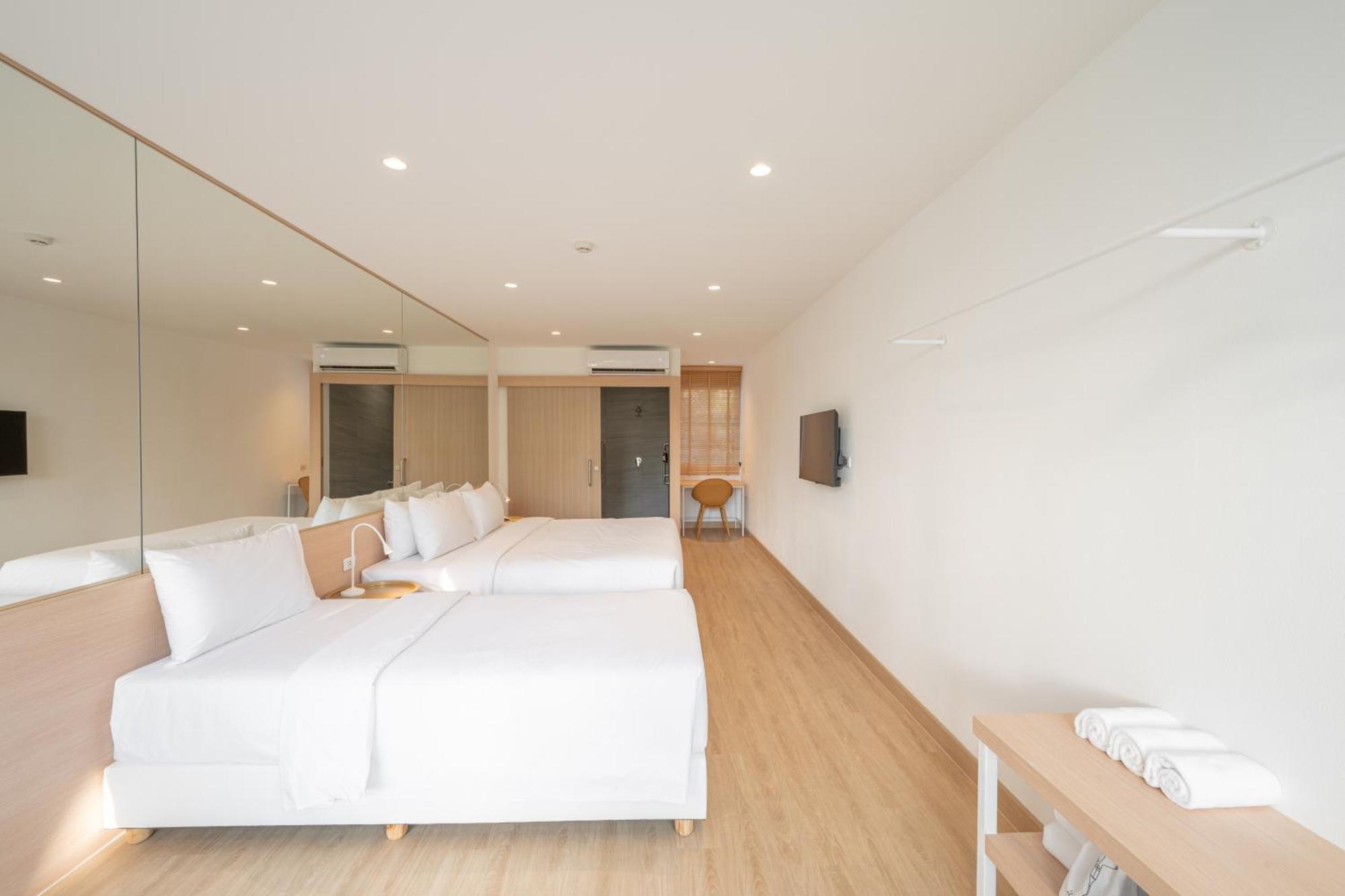 Lis Hotel Chiangmai Чиангмай Екстериор снимка