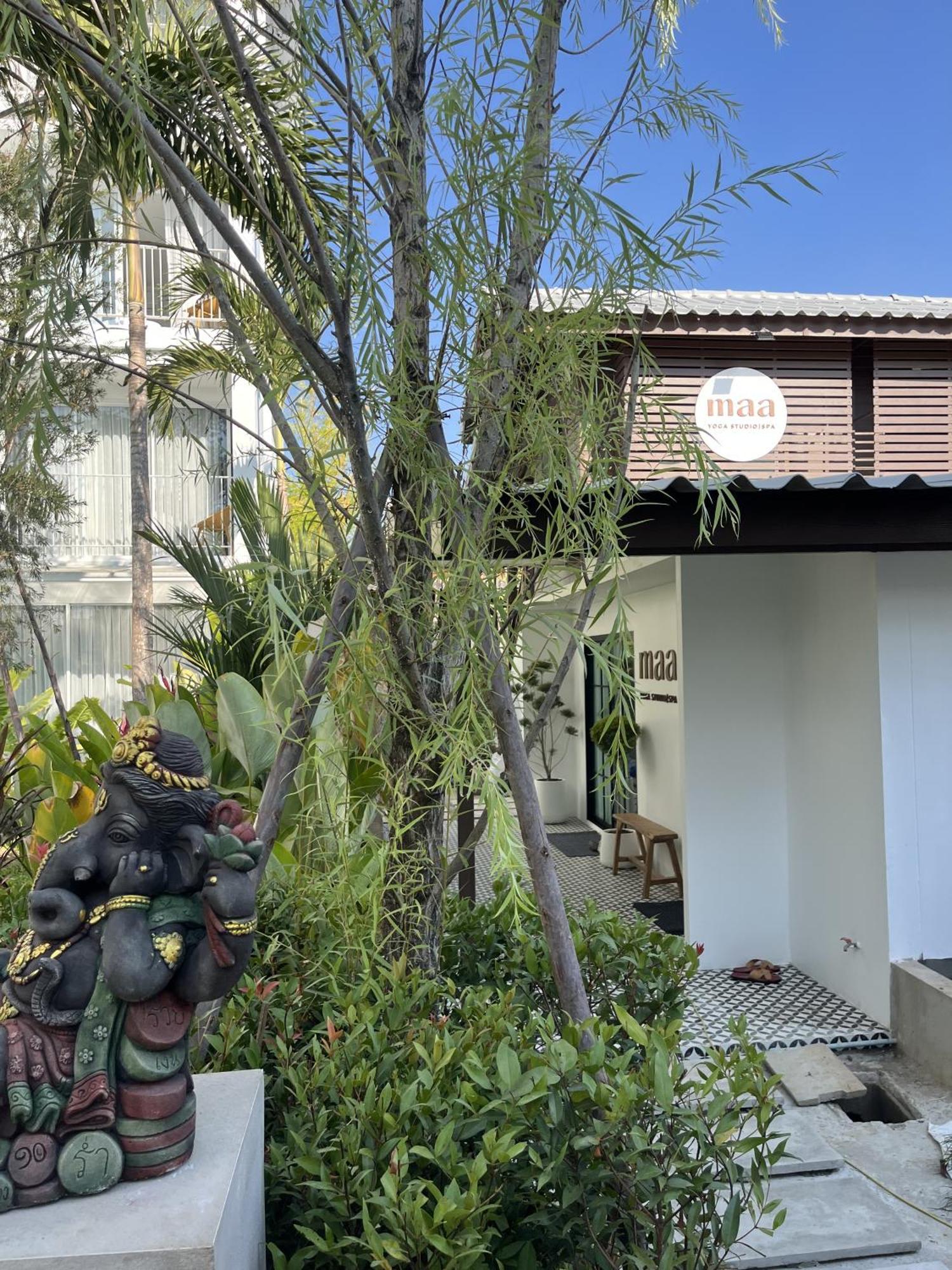 Lis Hotel Chiangmai Чиангмай Екстериор снимка